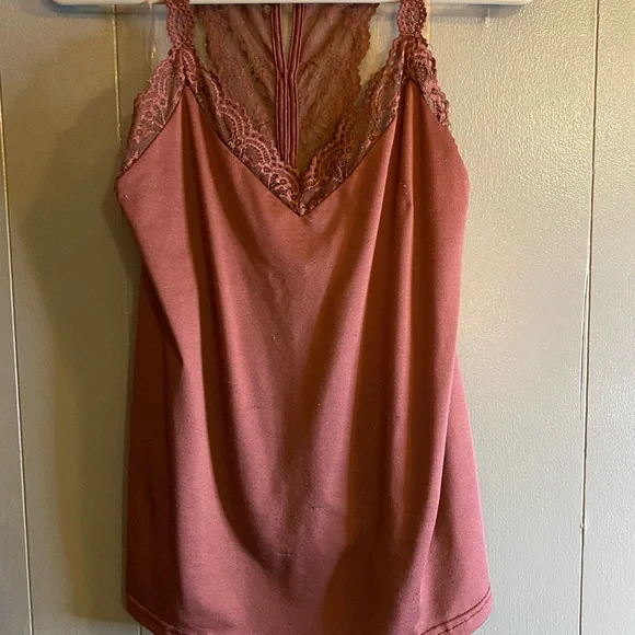 🌸 Daytrip Maroon Top, with knitted razorback. - Picture 2 of 3